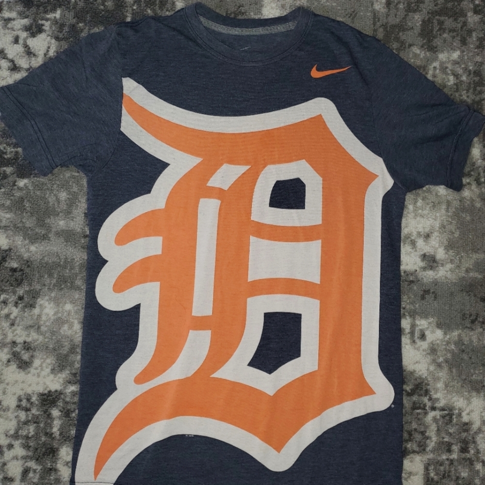 Vintage womens Nike Detroit shirt